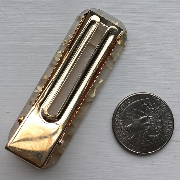⚜️[𝟯/$𝟭𝟴]⚜️Gold Acrylic Simple Hair Clip NEW - Picture 3 of 4